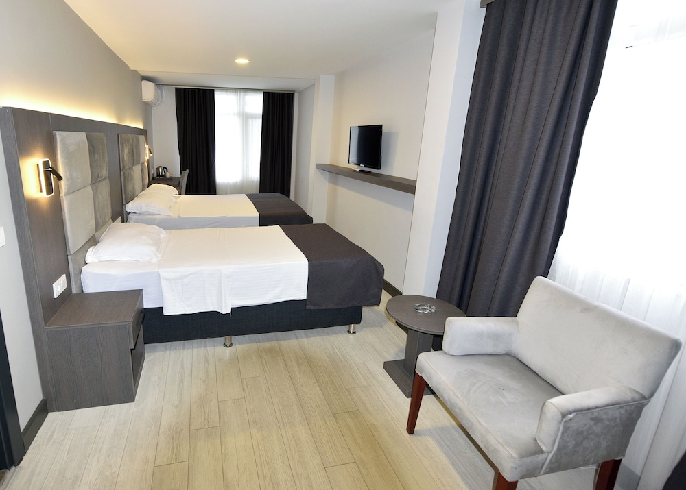 Superior, Triple, 1 Double and 1 Single Bed, Sea View