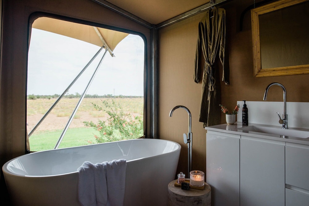 Mitchell Grass Retreat 42/44