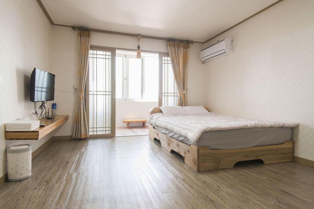 On The Stone Guesthouse 2 - Hostel 6/22