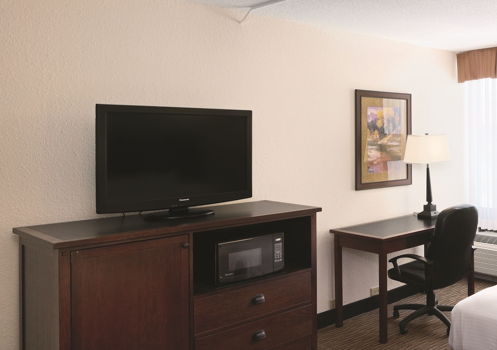 Ramkota Hotel And Conference Center 55/64