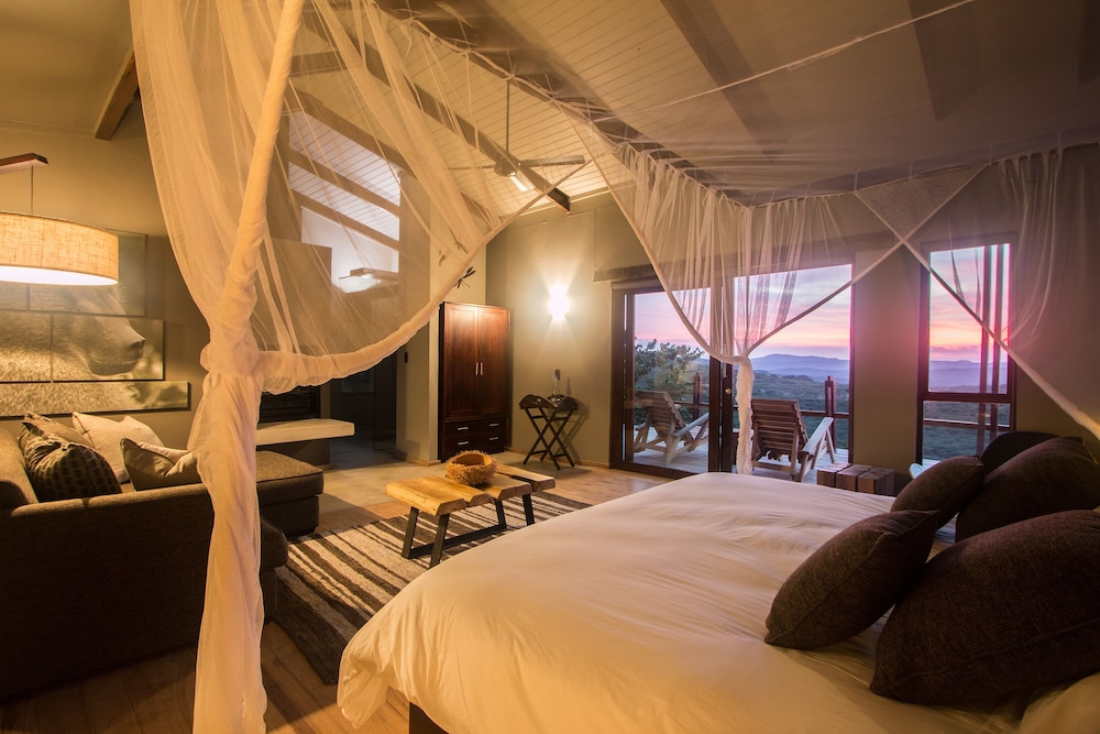 Rhino Ridge Safari Lodge 8/50