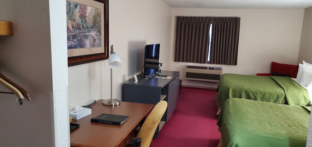Pictured Rocks Inn & Suites 52/70
