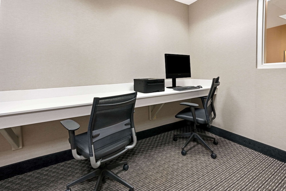 La Quinta Inn & Suites by Wyndham Tacoma - Seattle 32/45