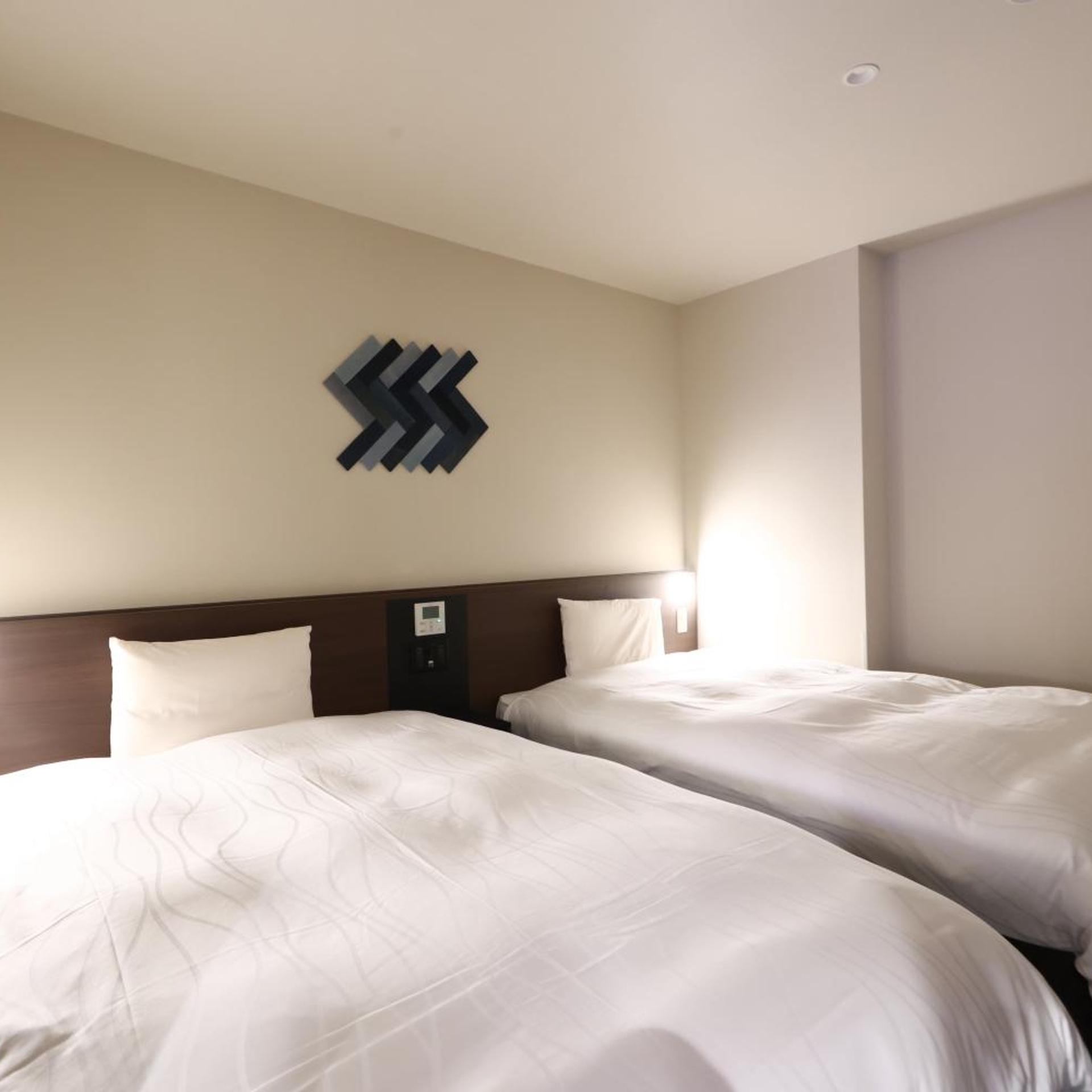 DELUXE, TWIN BEDS
