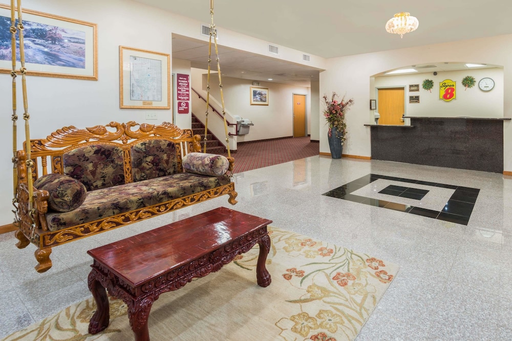 Super 8 By Wyndham Salina 14/20