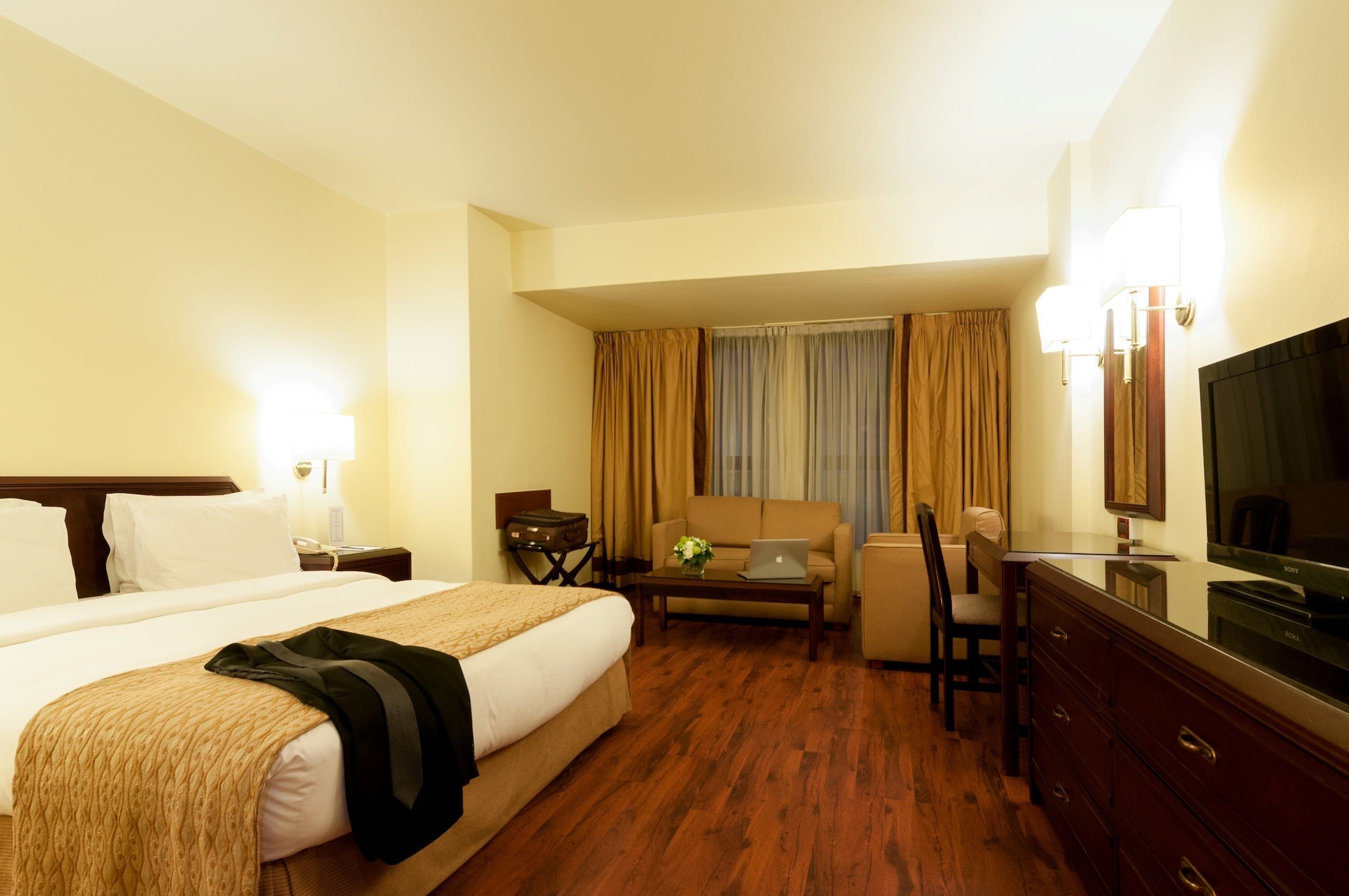 SUPERIOR, DOUBLE OR TWIN BED