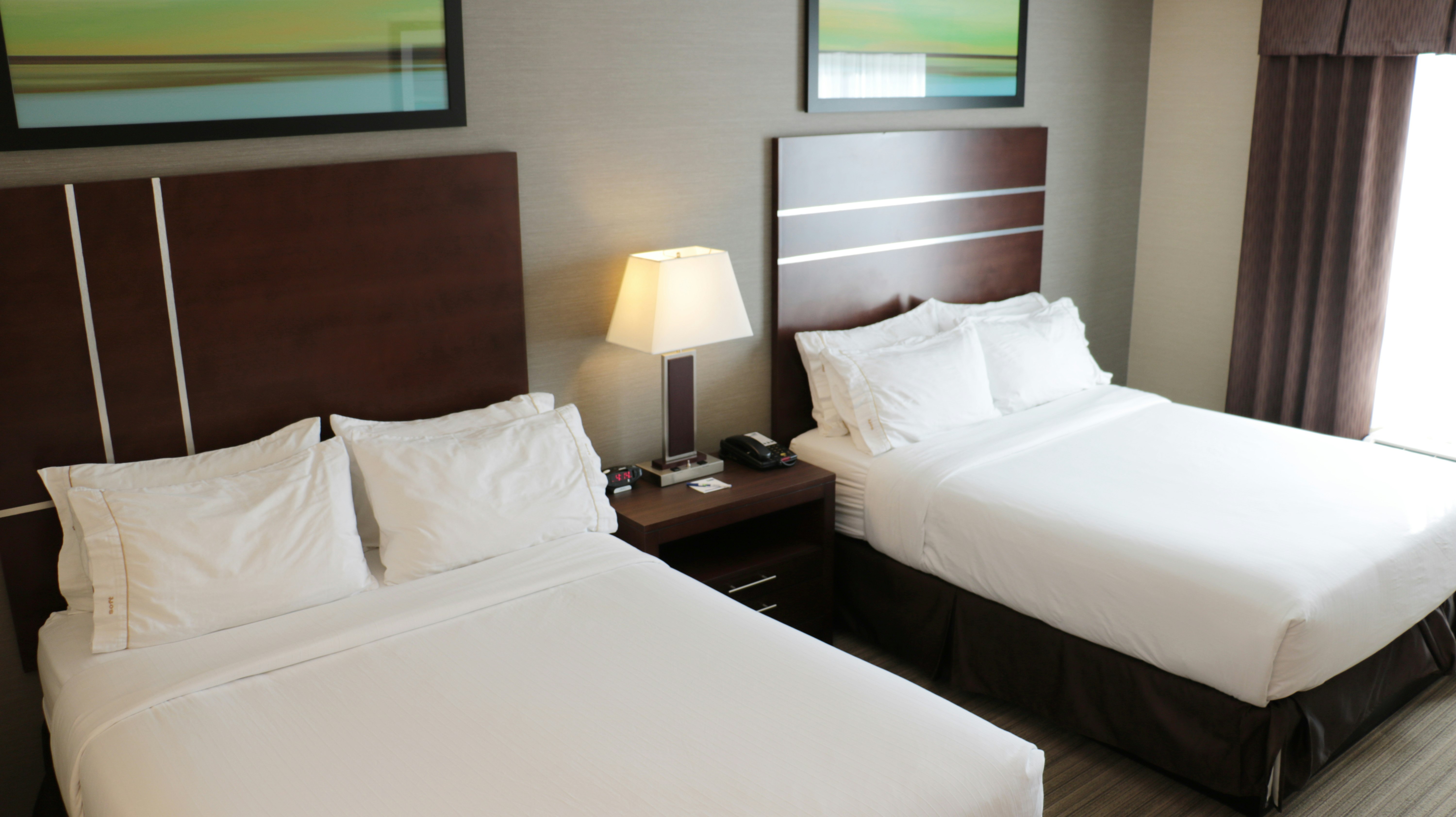 HOLIDAY INN EXPRESS GOLDEN KICKING HORSE 35/75