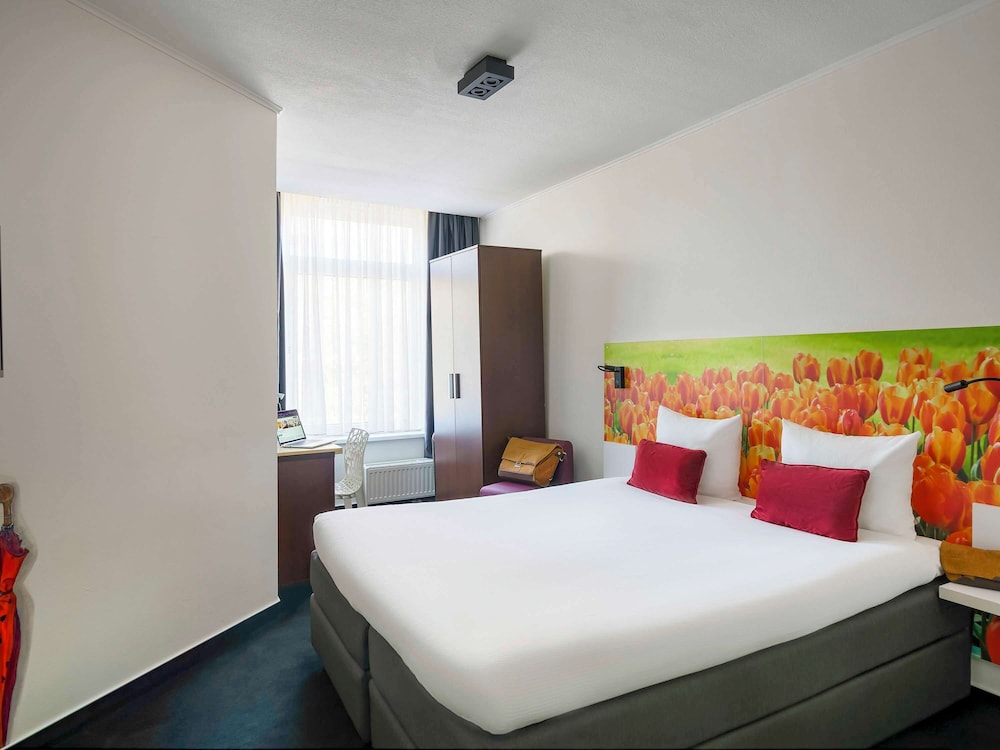 ROOM, DOUBLE BED