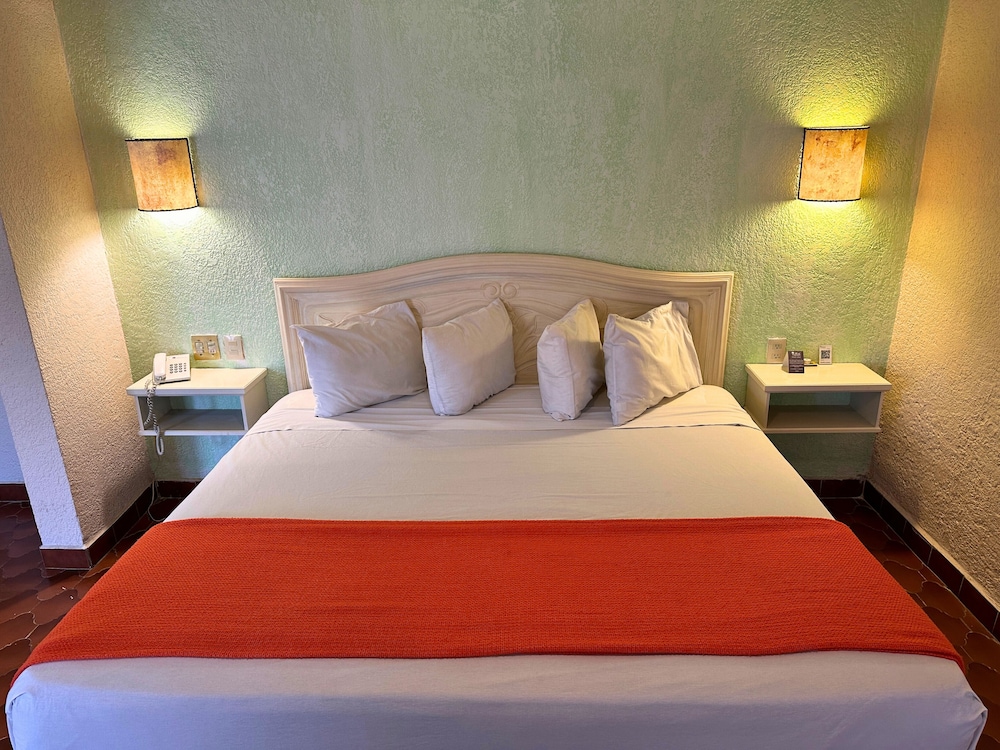 غرفة جونيور بفراش فوتون وسرير كينج بشرفة، Hotel Villa Del Conquistador 6/7