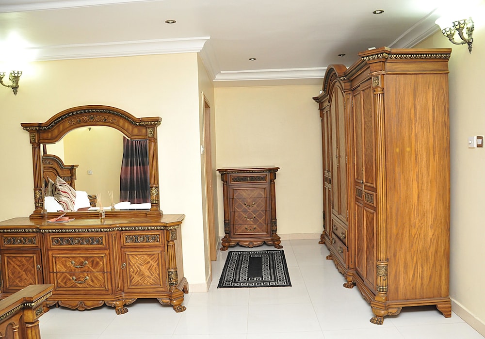 Topaz Luxury Suites & Apartments 4/40