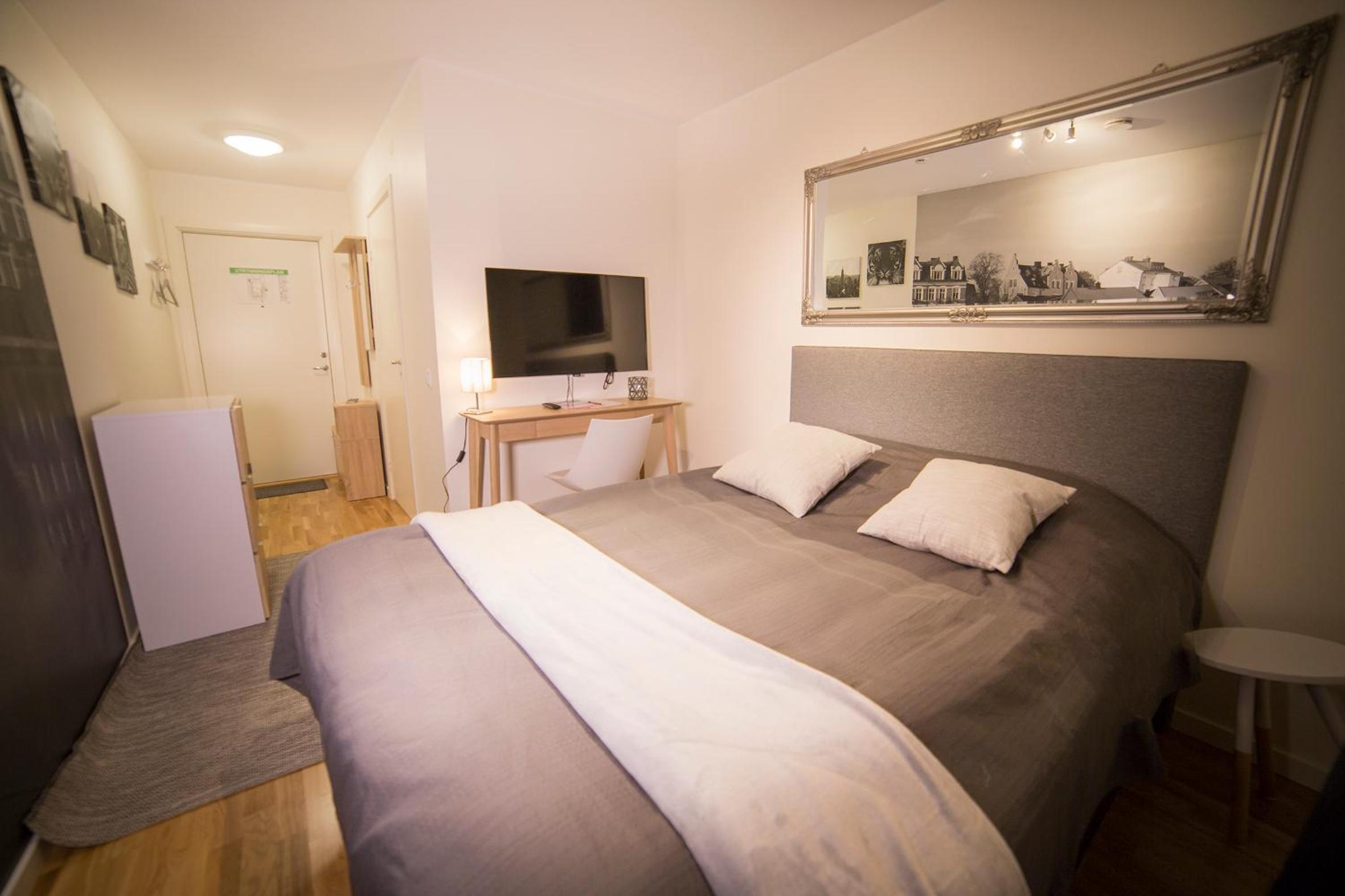 Room, Double Bed, No Window