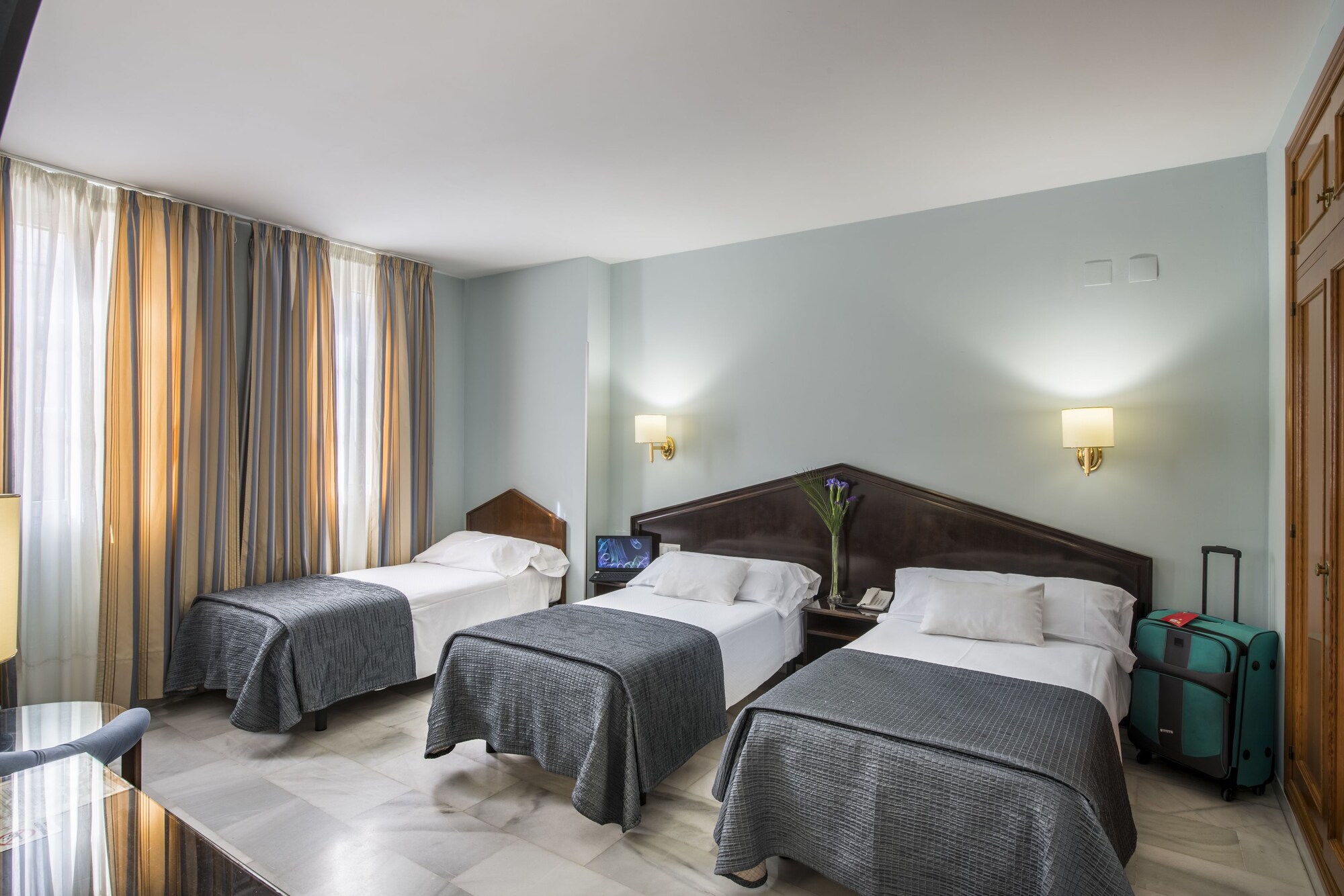 ROOM, DOUBLE BED