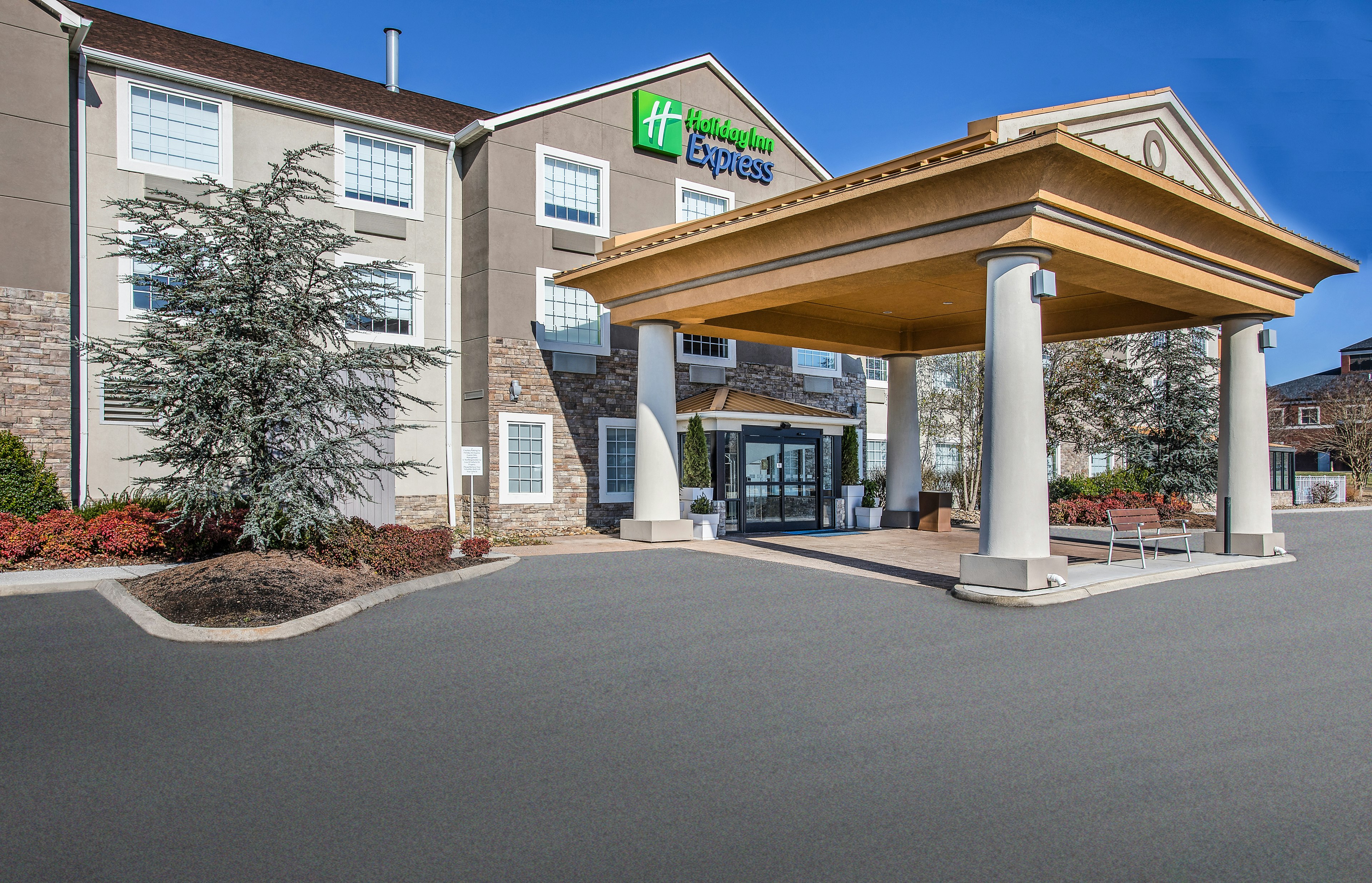 Holiday Inn Express Hotel Suites Alcoa Knoxville Airport 50/53