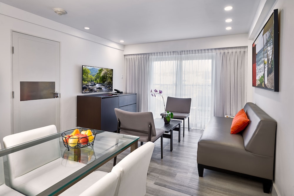 R Hotel Kingston 25/41