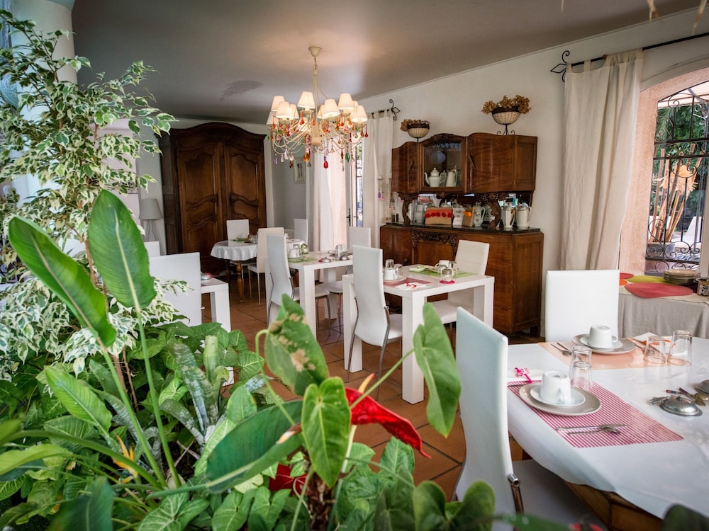 Villa Ambrosia 37/50