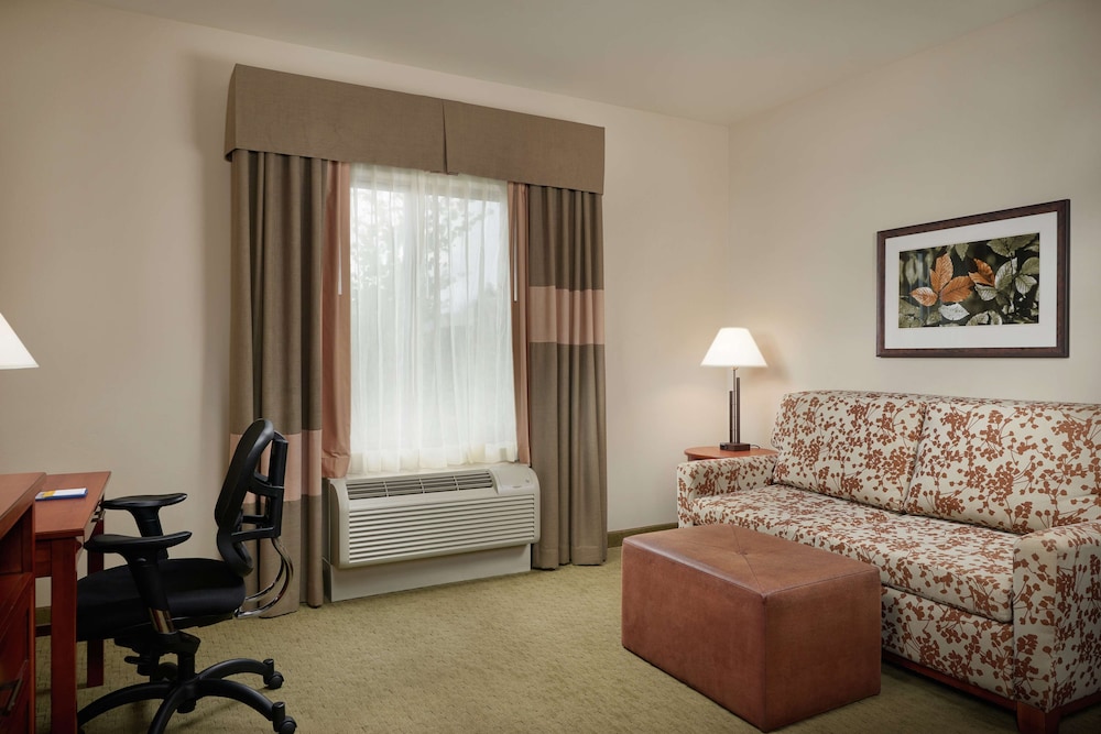 Hampton Inn and Suites Salem 23/42