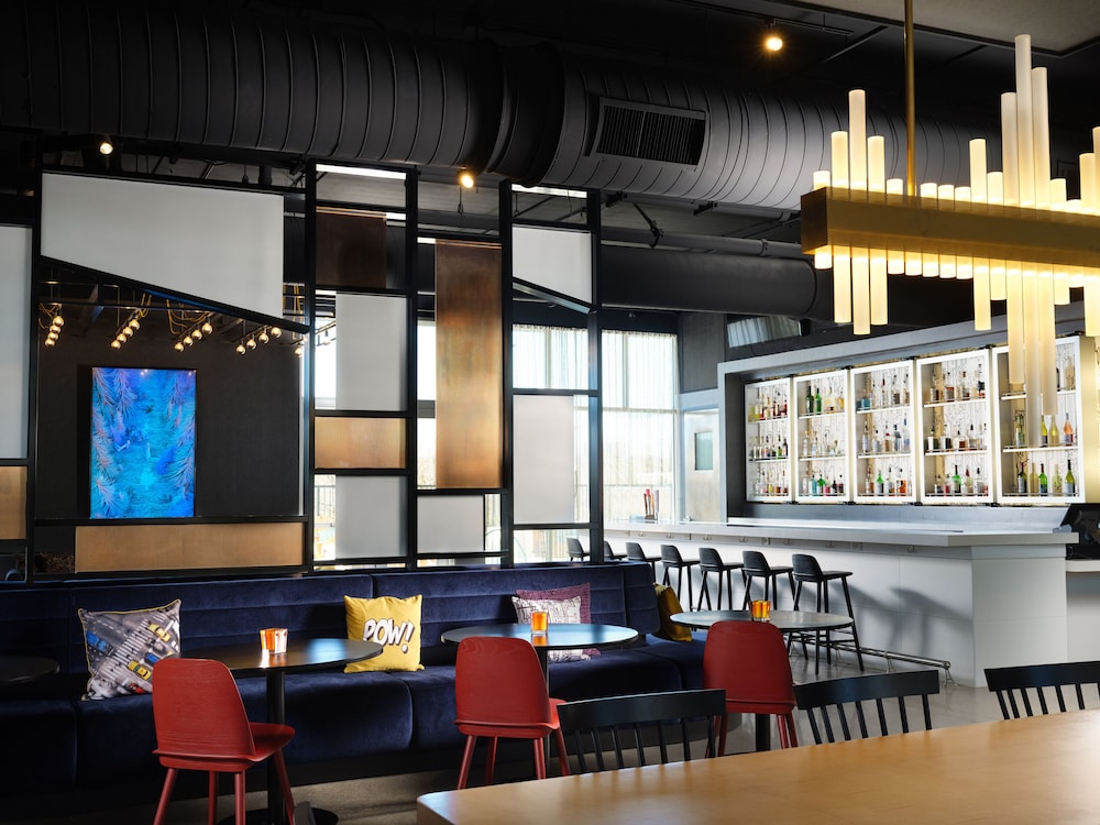 Aloft Knoxville West 54/59