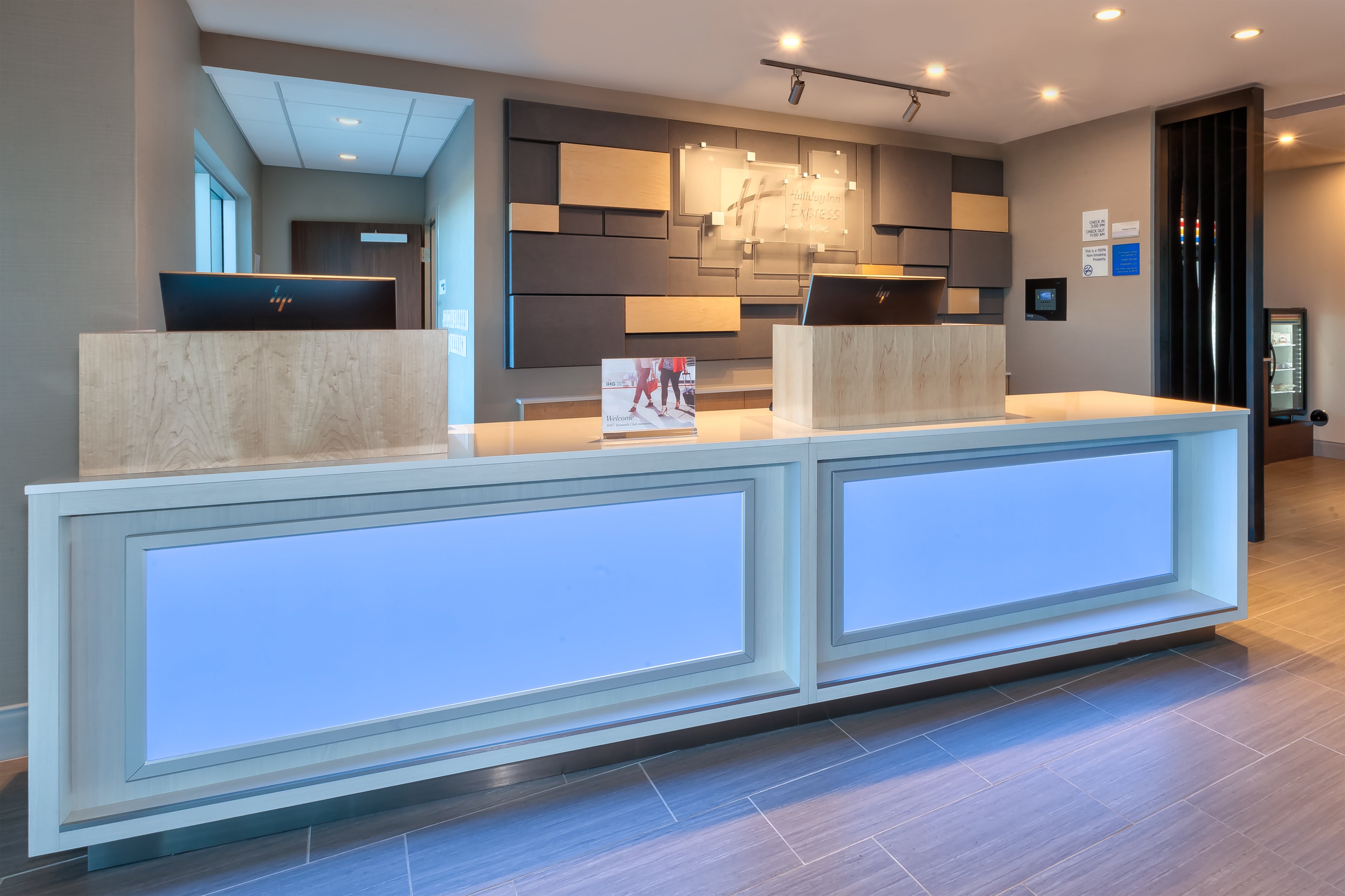 Holiday Inn Express And Suites Cedar Springs Grand Rapids North 4/42