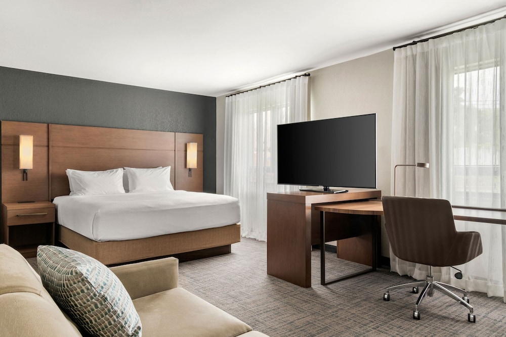 Studio, King Bed, City View, Sofa, Residence Inn by Marriott Laval 2/5
