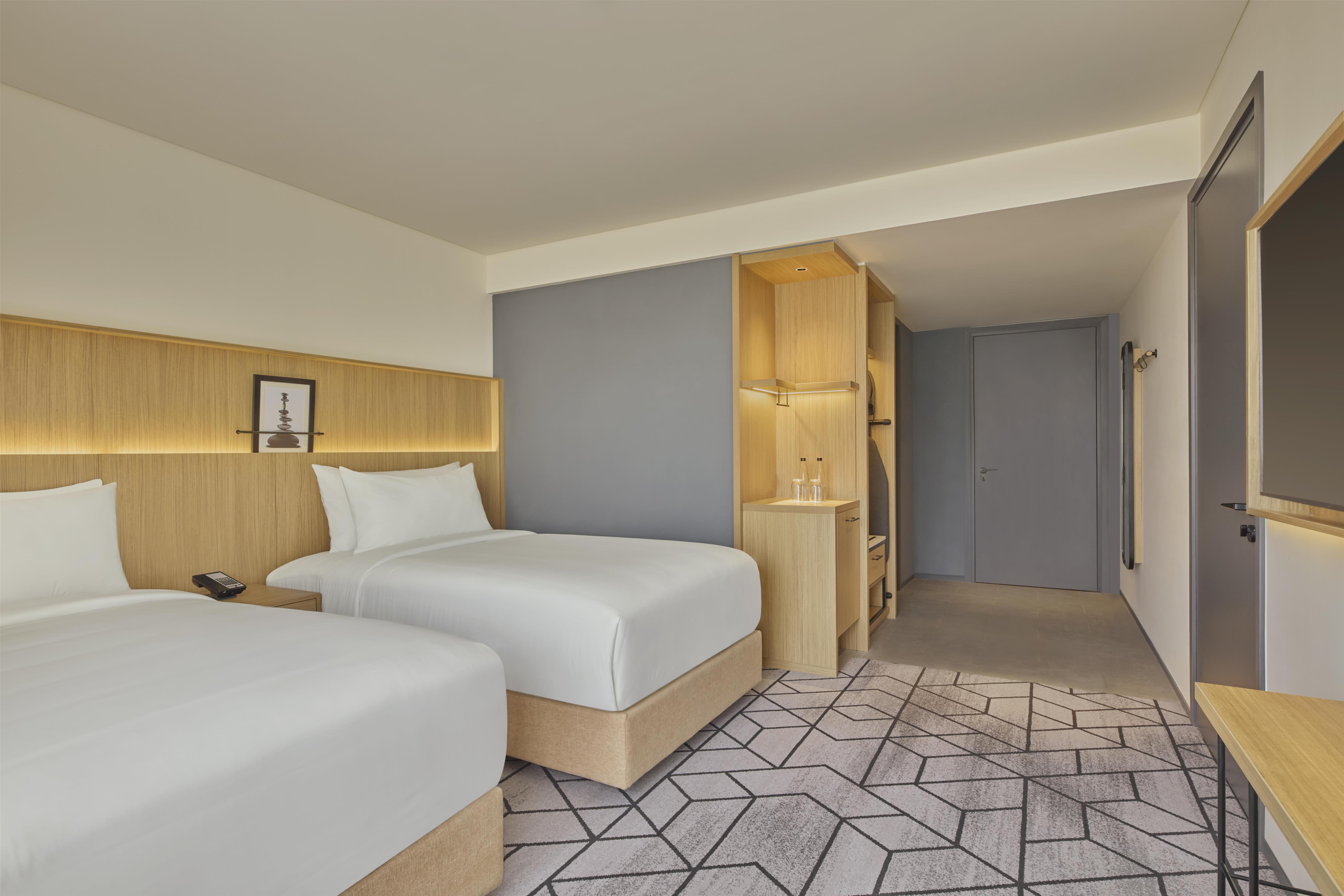 Guest Room, Twin Beds