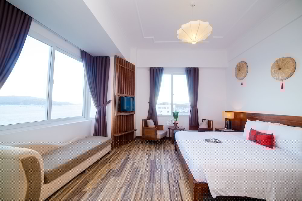 The Light Hotel Resort 31/70