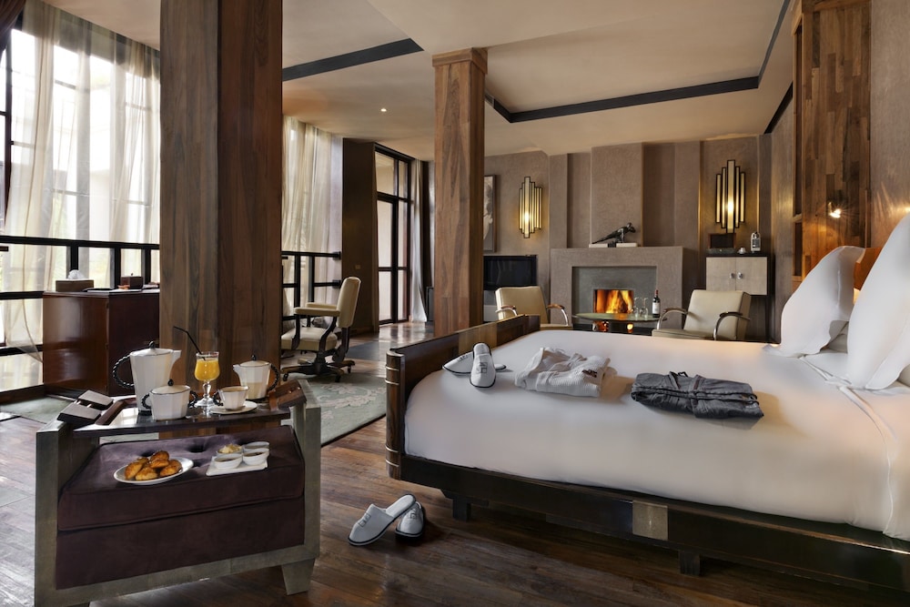 LUXURY, SUITE, KING BED