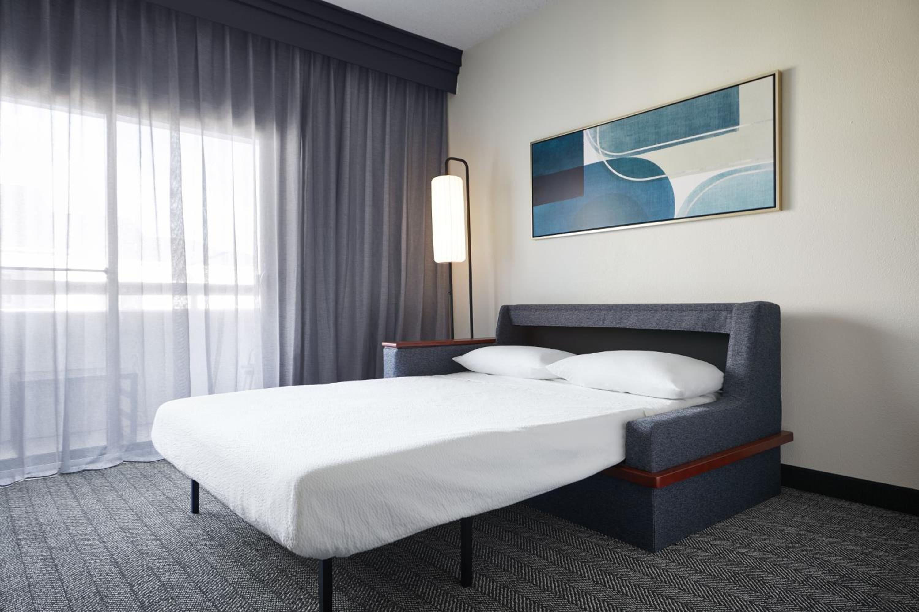 جناح بسريرين كوين مع أريكة، Courtyard by Marriott Kansas City Overland Park/Metcalf, South of College Boulevard 2/4