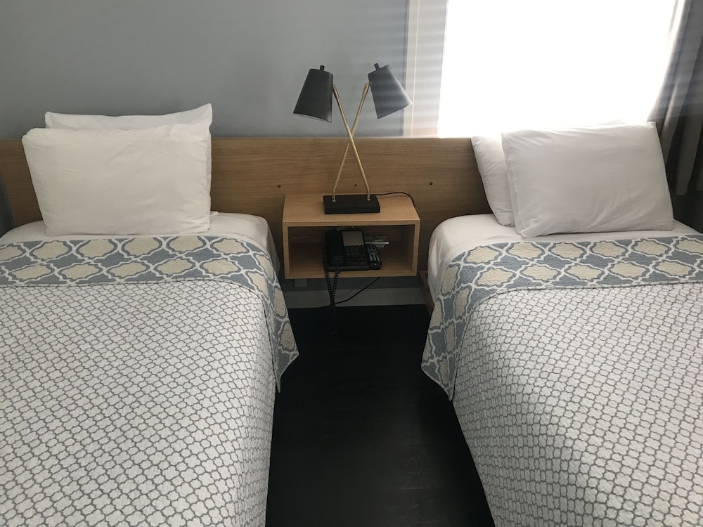 Touchstone Hotel 31/45