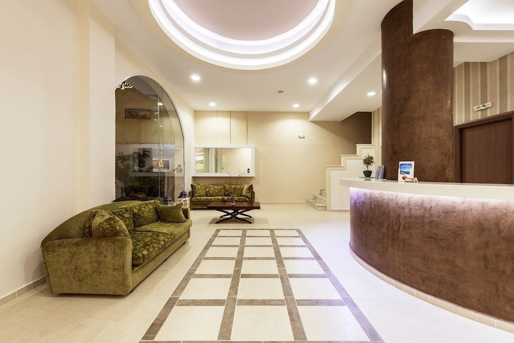 Pirofani Hotel 6/50