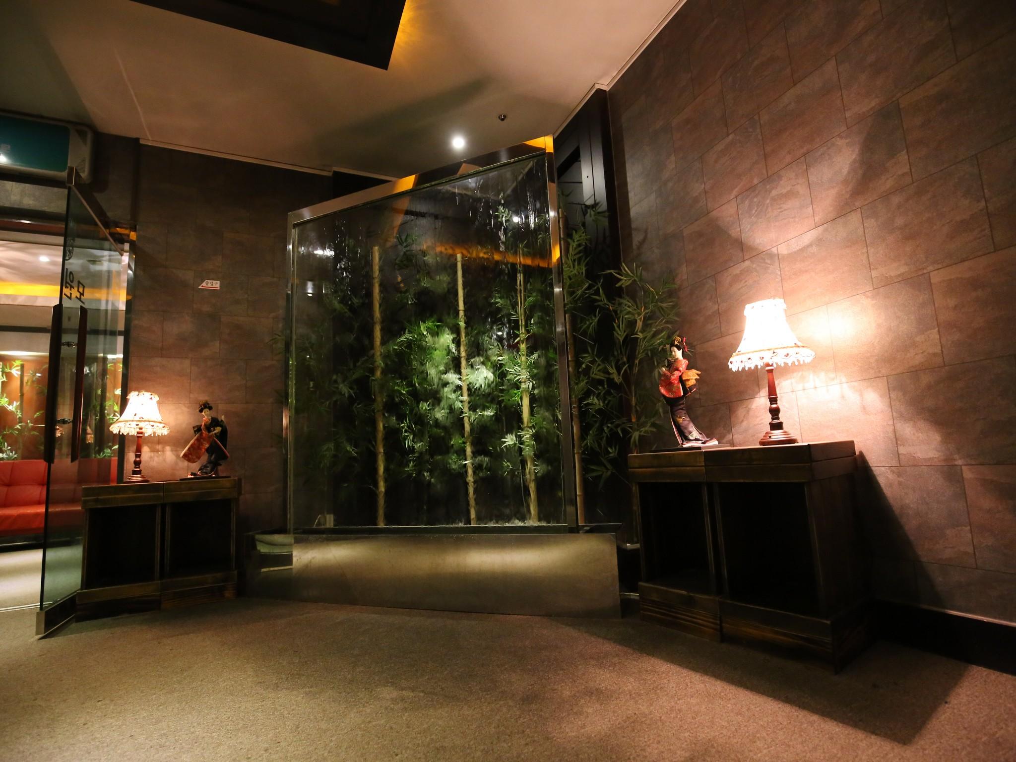 Mowon Hotel 8/71