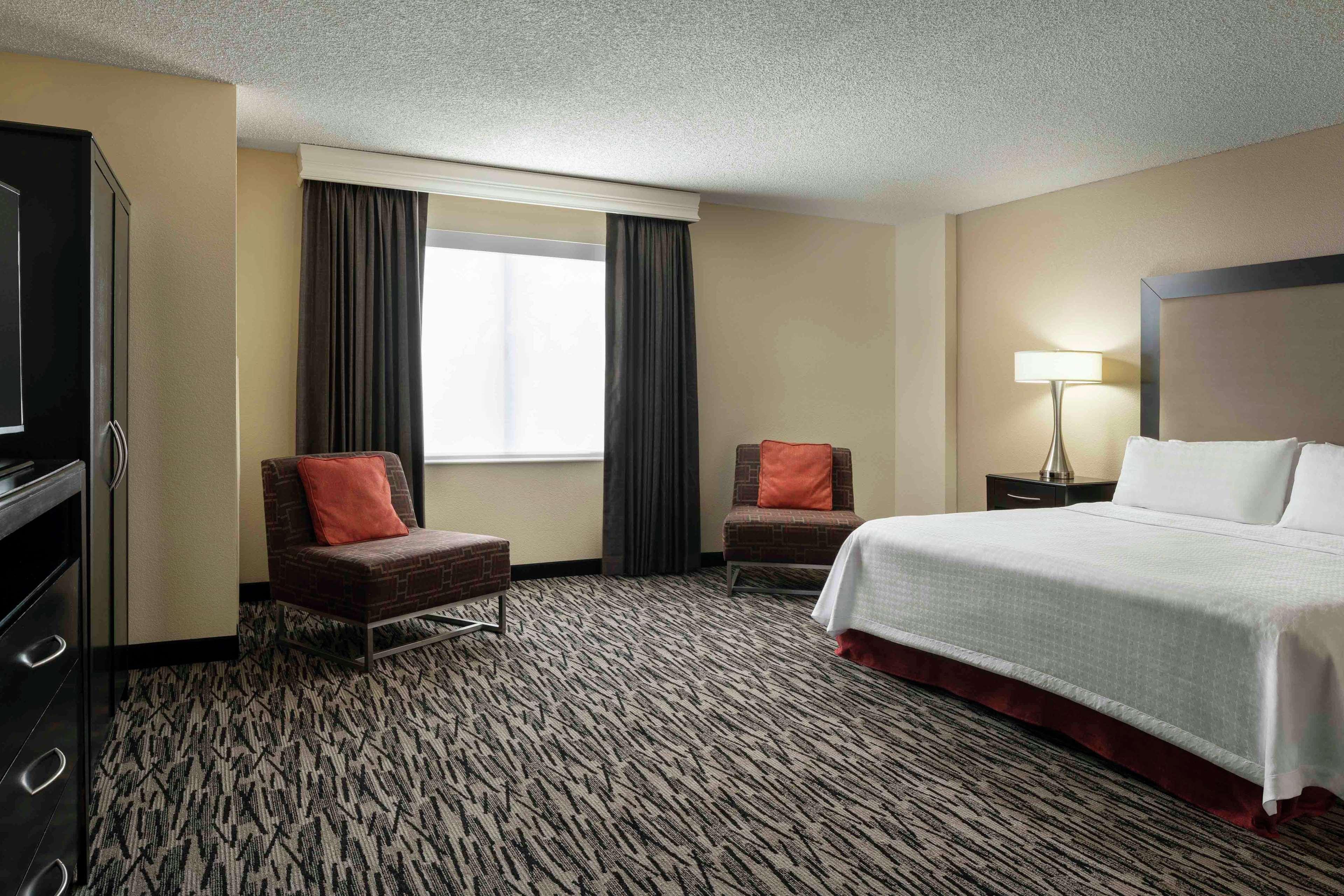 2 Bedrooms, 1 King or 2 Queen Beds