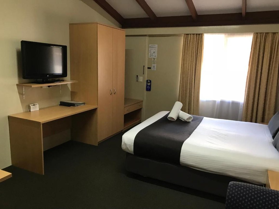 Hideaway Motor Inn 11/52