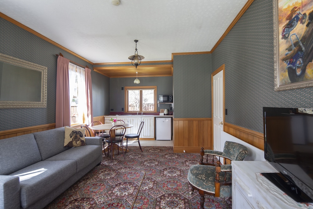 Settlers Cottage Motel 35/64