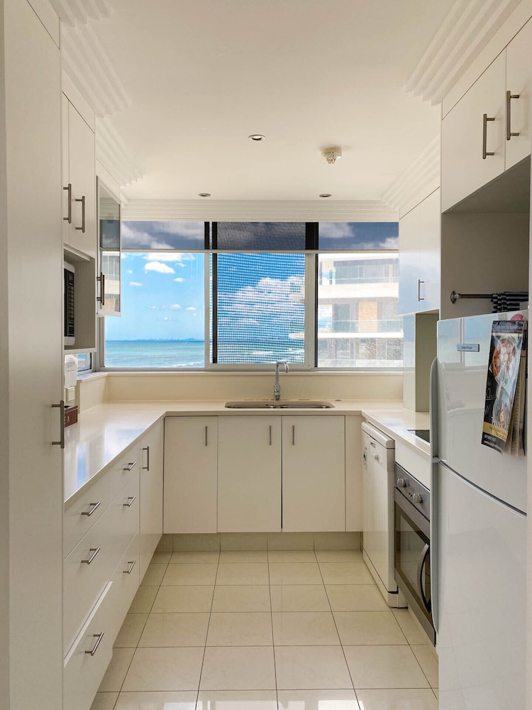 BEACHSIDE TOWER 36/64