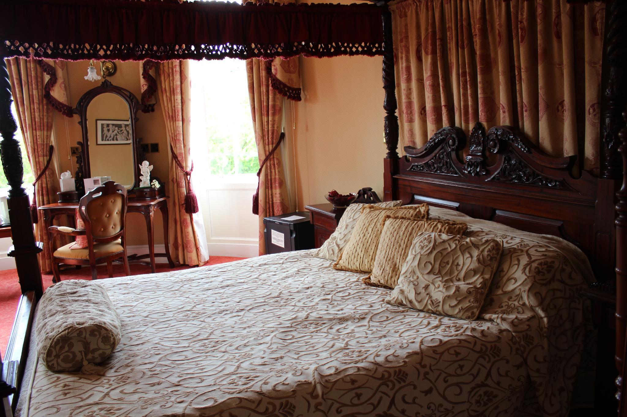 Four Poster, Double Bed