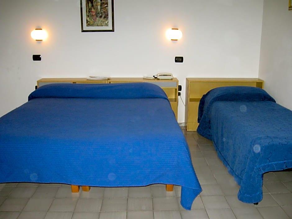 Caporal Hotel 9/35