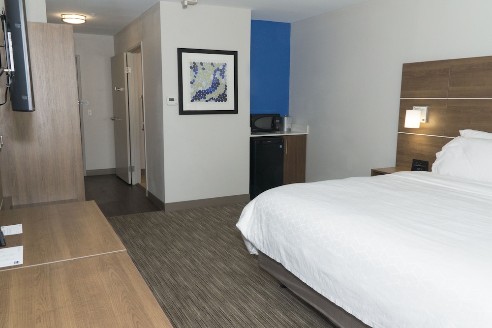 Holiday Inn Express Hotel & Suites Madison 25/60