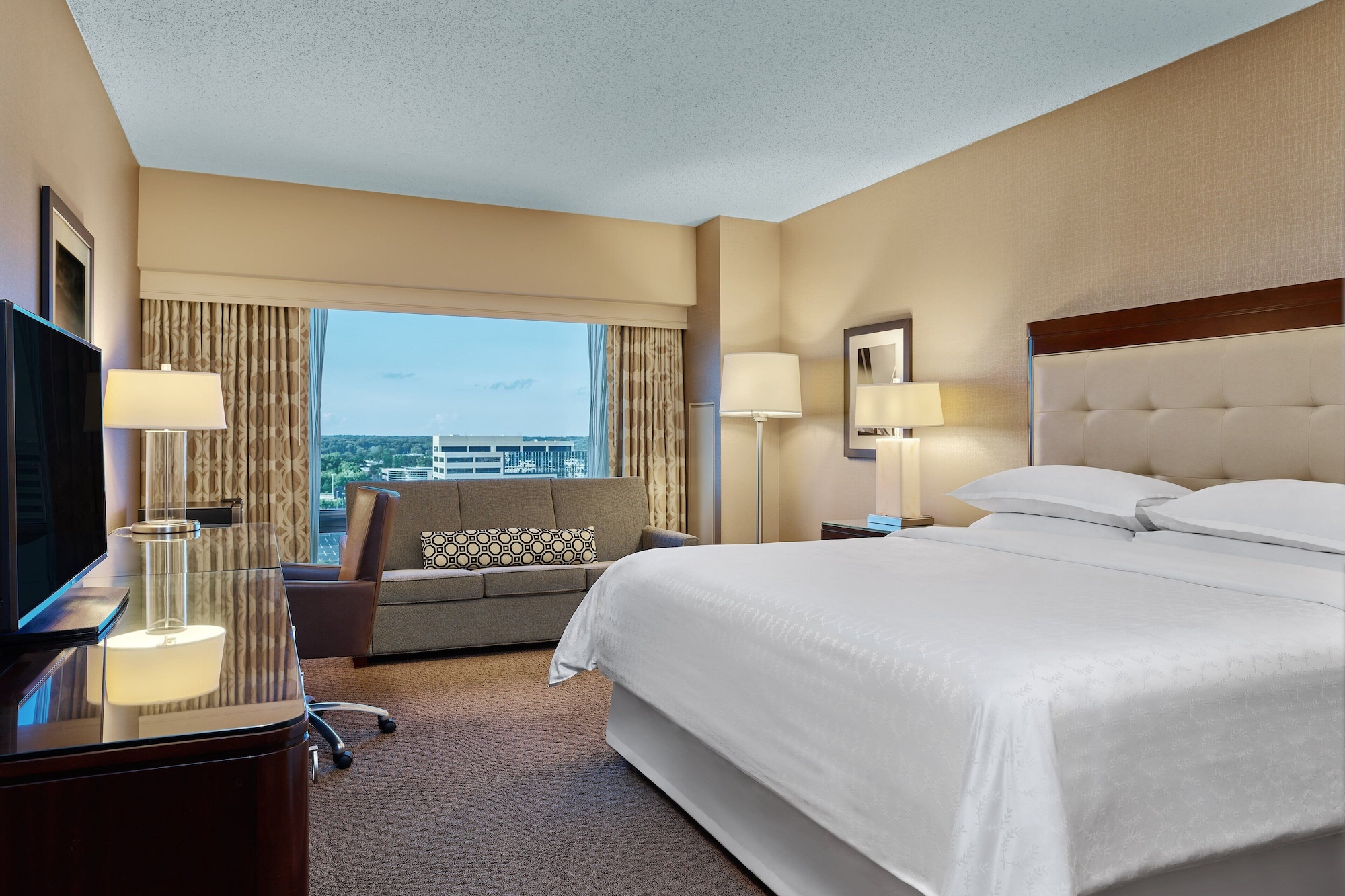 Room at Sheraton Indianapolis Hotel at Keystone Crossing, INDIANAPOLIS - IN
