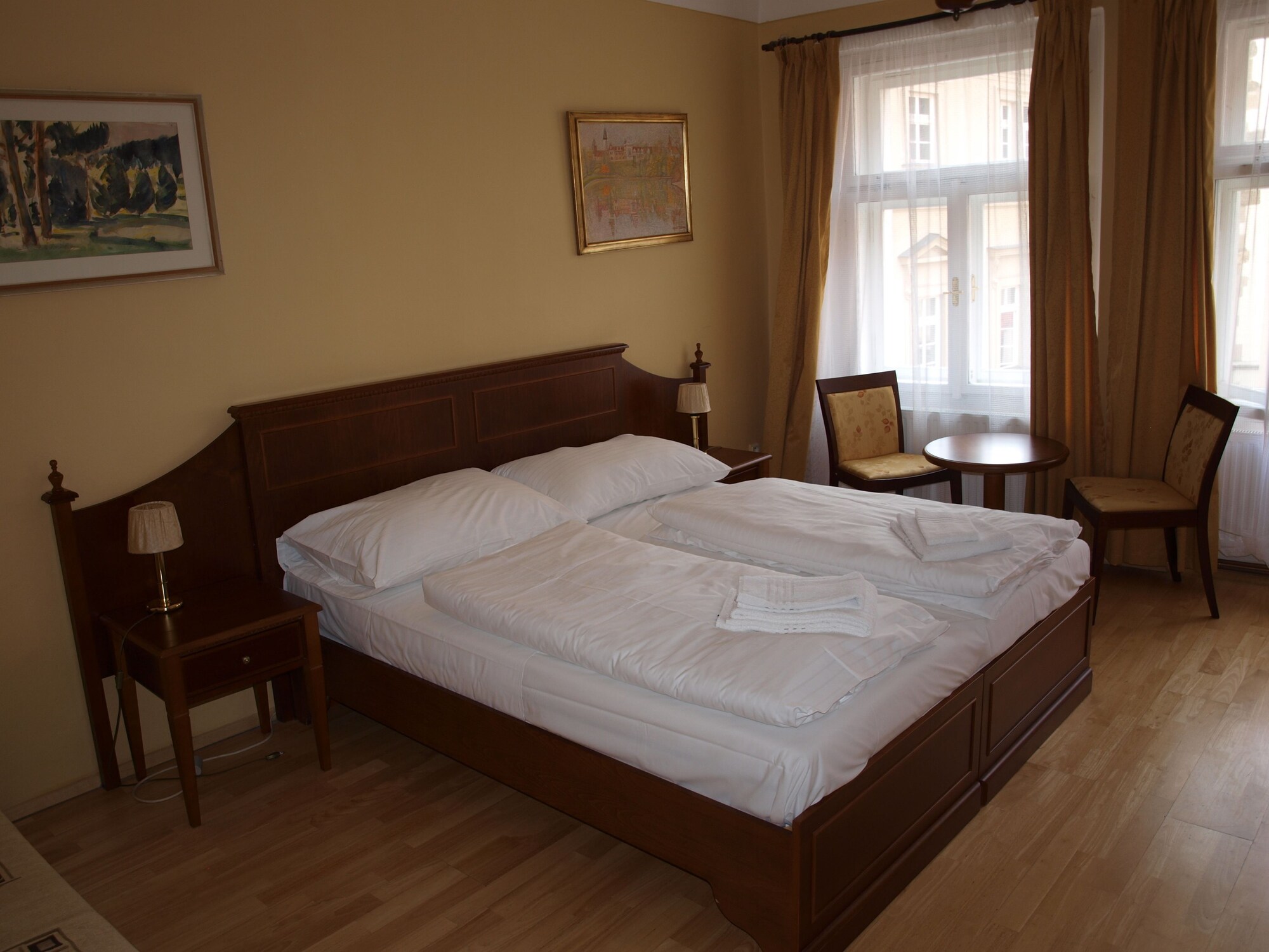 1 BEDROOM, STANDARD, TRIPLE
