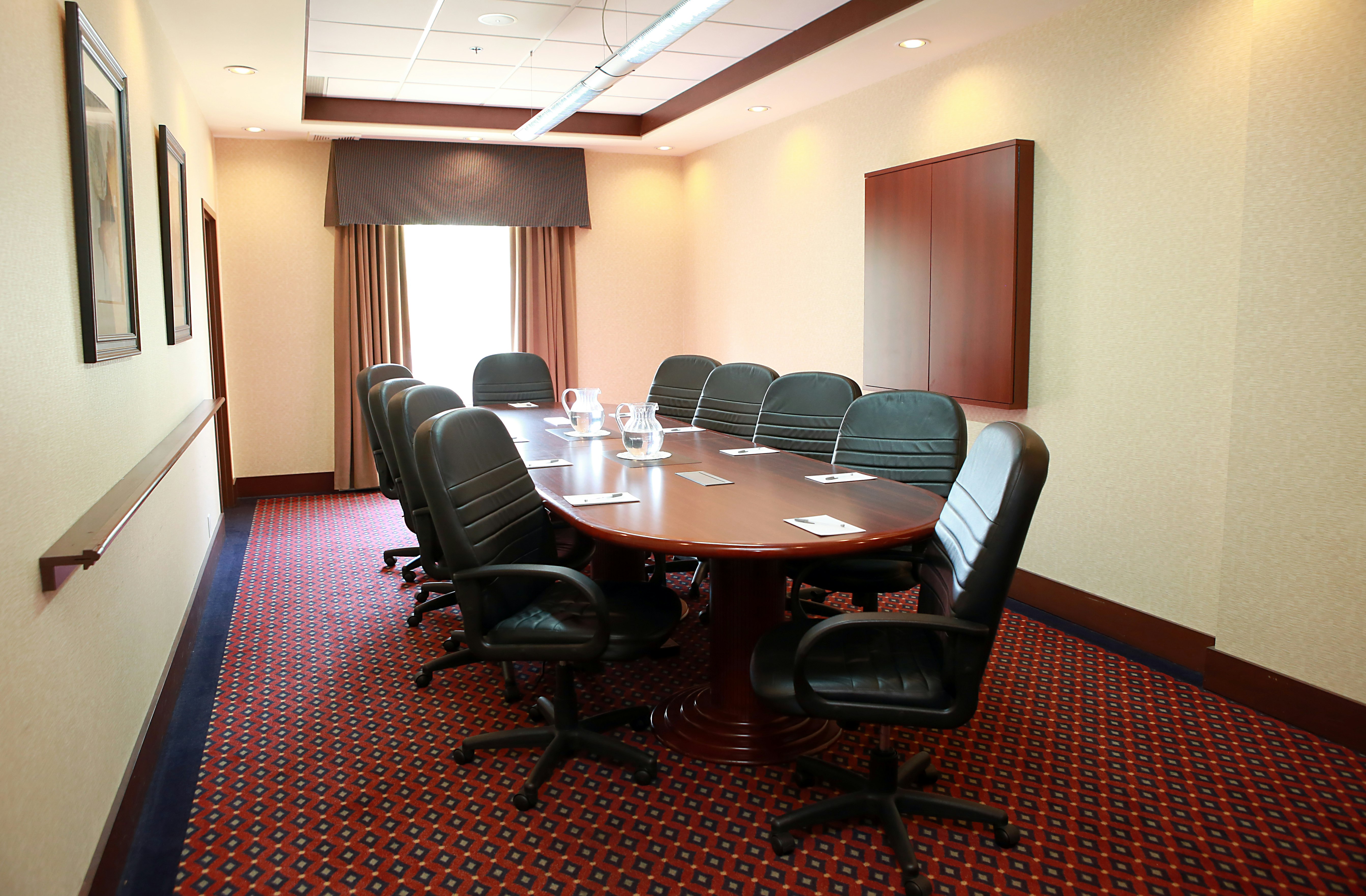 Hampton Inn and Suites by Hilton Laval 69/71