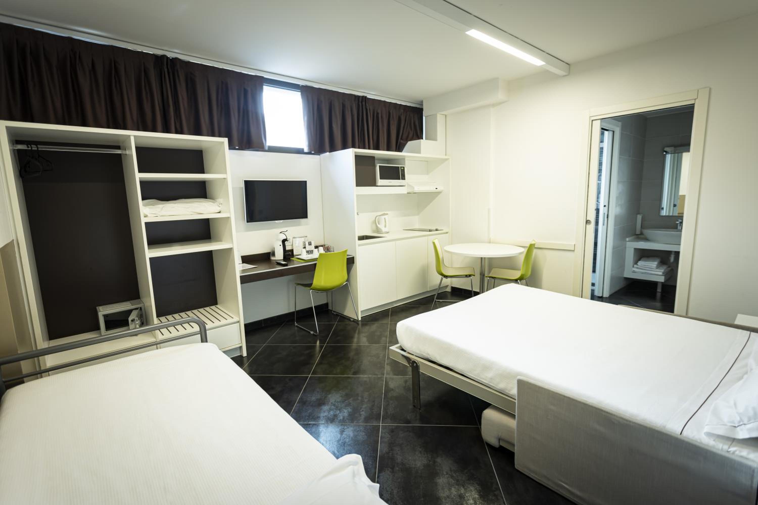 ROOM, TRIPLE