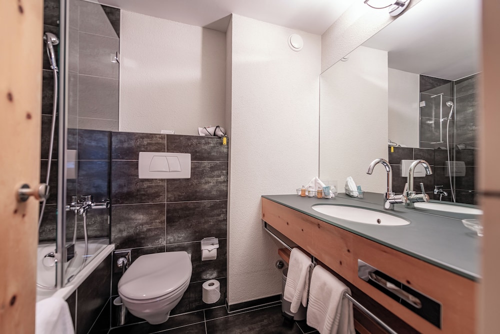 Hotel Adula 54/56