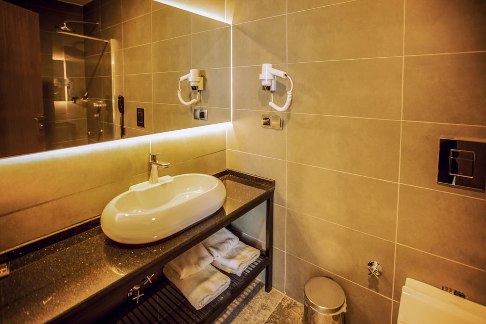 Life Point Hotel 63/67