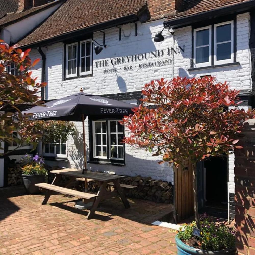 OYO The Greyhound Inn in GERRARDS CROSS