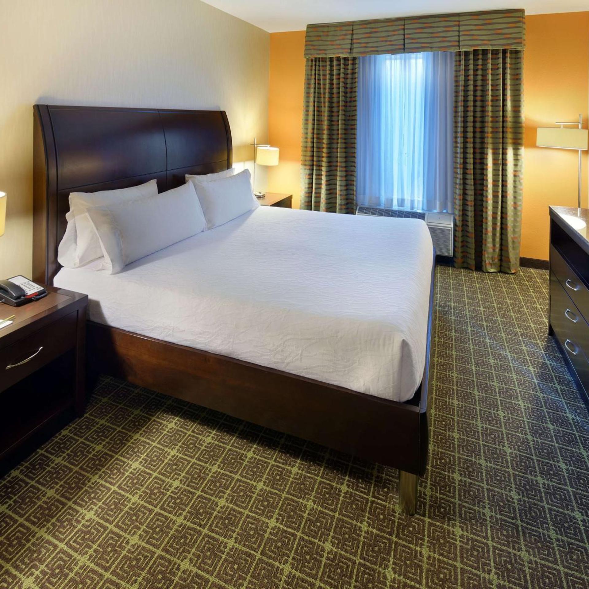 PREMIUM, SUITE, KING BED, SOFA