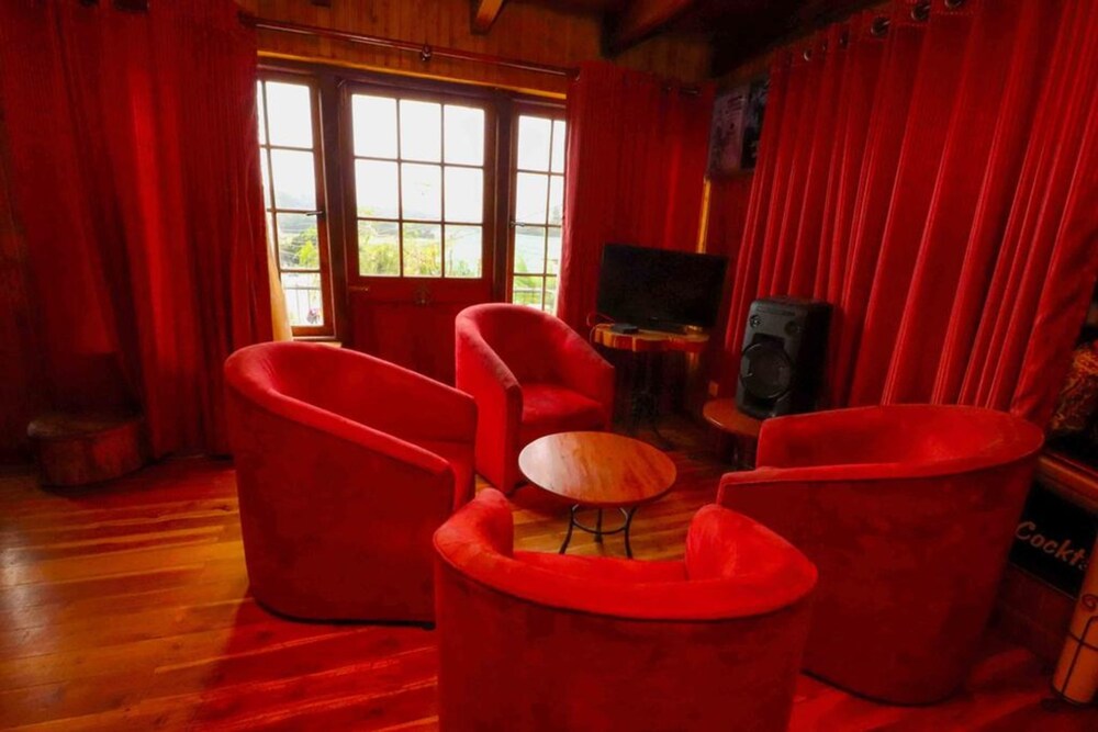 Alpine Hotel 17/27