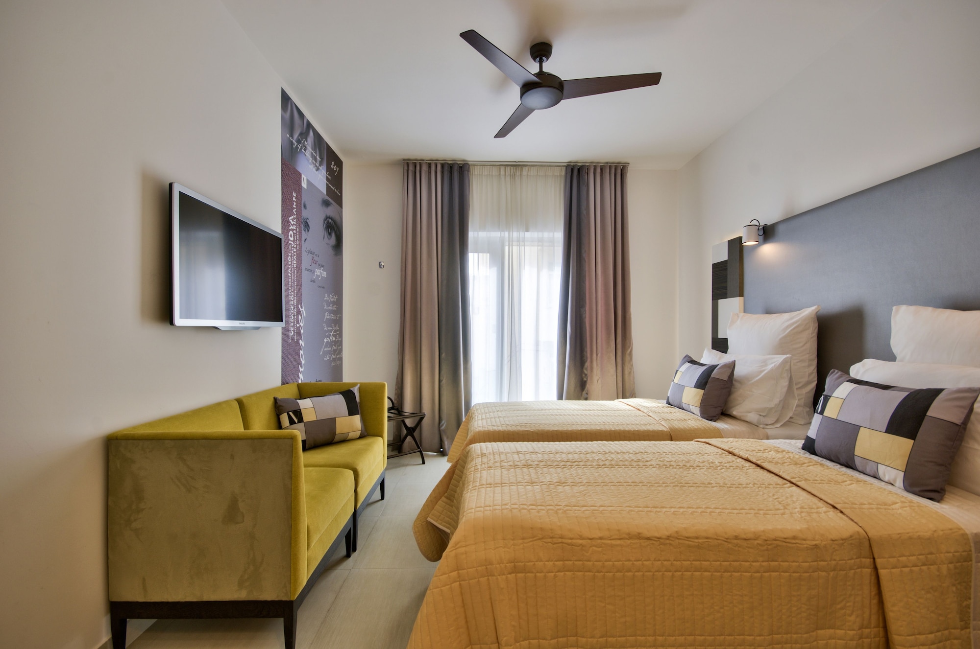 ROOM, TWIN BEDS