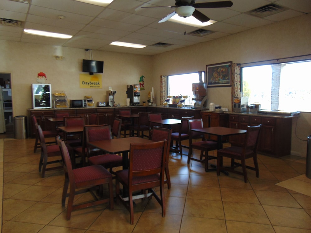 Days Inn by Wyndham Huntington 23/30