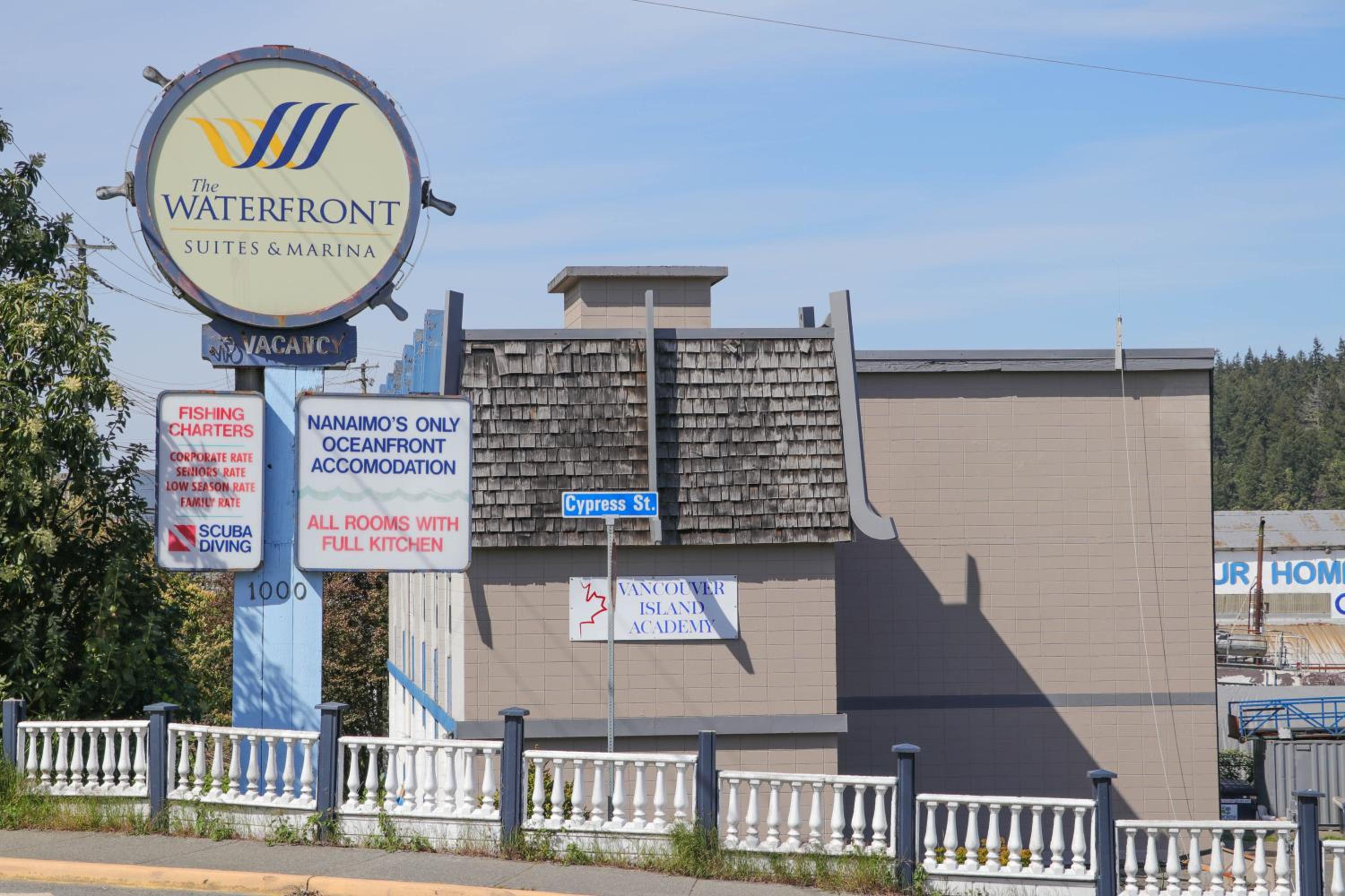 Waterfront Suites And Marina 3/29