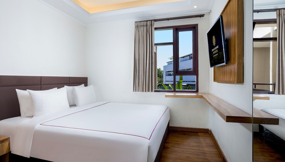 3 Bedrooms, Sunshine, Pavilion, 3 King Beds